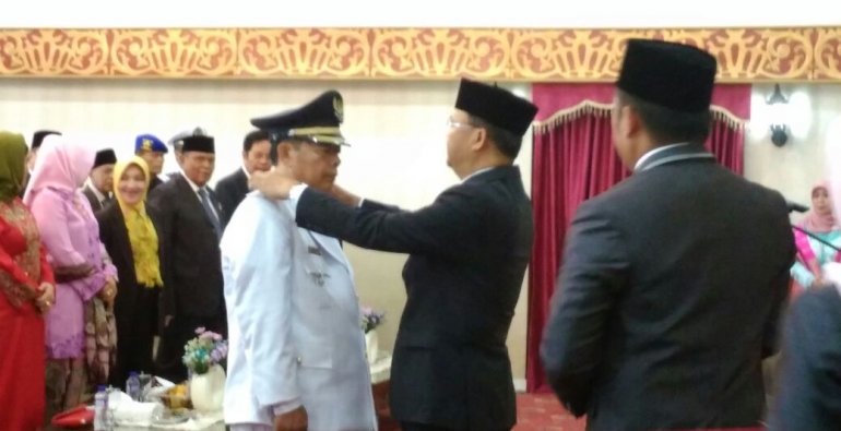 Rohidin melantik Budiman Ismaun sebagai pejabat walikota Bengkulu, Senin, 22-01-2018