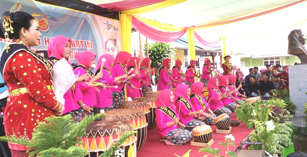 atraksi dol yang ditampilkan secara memukau oleh pengurus dan anggota Kaukus Perempuan Politik Indonesia (KPPI) Provinsi Bengkulu
